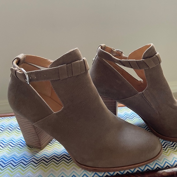 Via Spiga Taupe Bootie - Picture 4 of 11